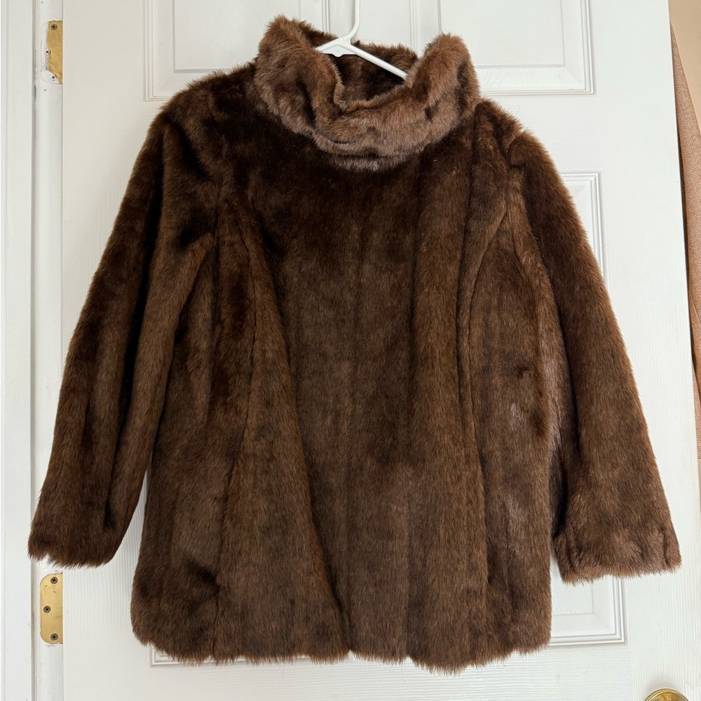 Banana Republic Faux Fur Pullover Jacket with front pocket.